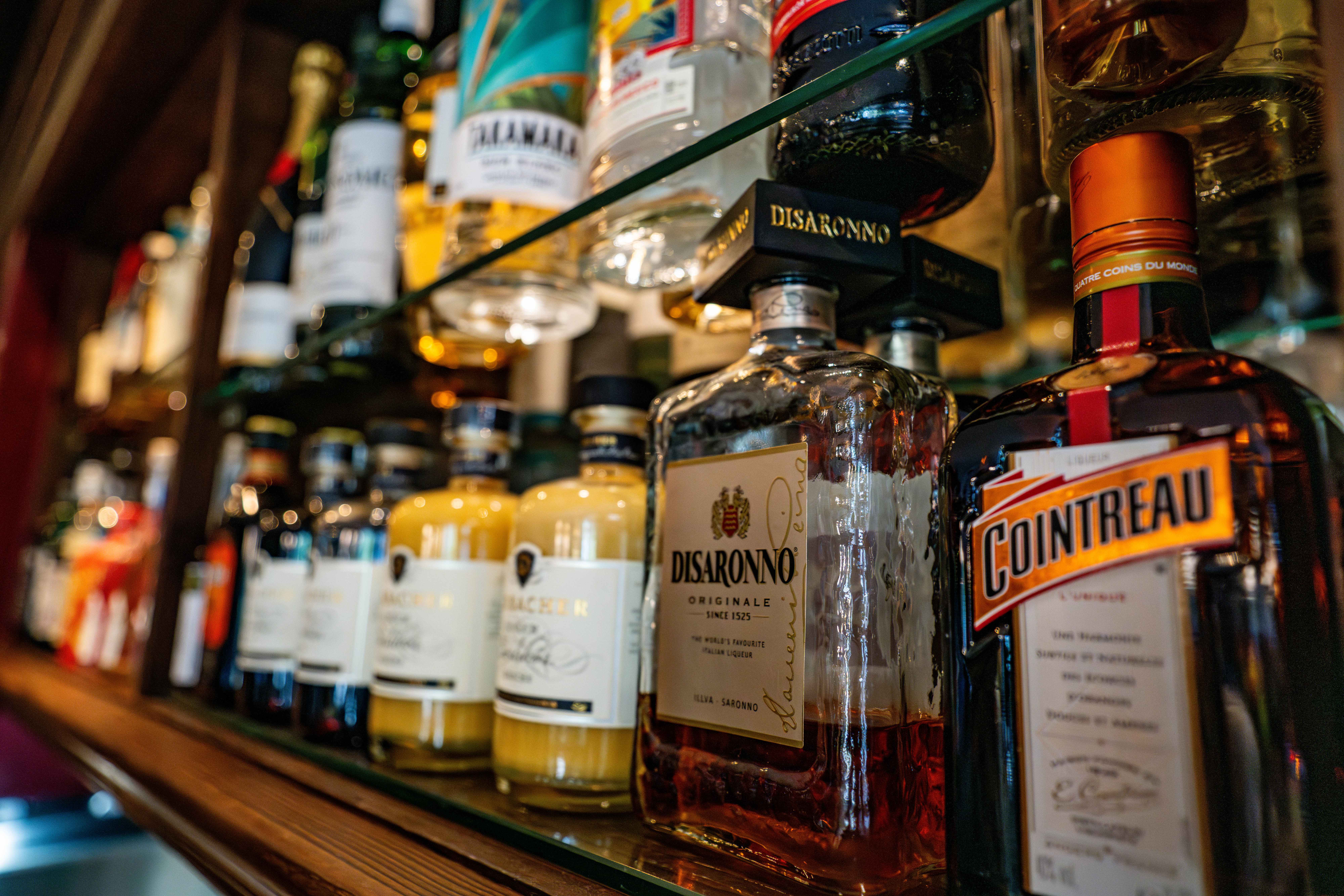 Klassische Cocktails in der Bad Wildbad Bar Melange – Manhattan, Mojito und mehr